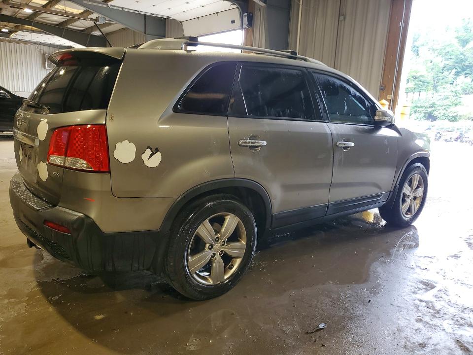 Photo 3 from auction – 2013 KIA SORENTO with VIN 5XYKU4A6XDG409999