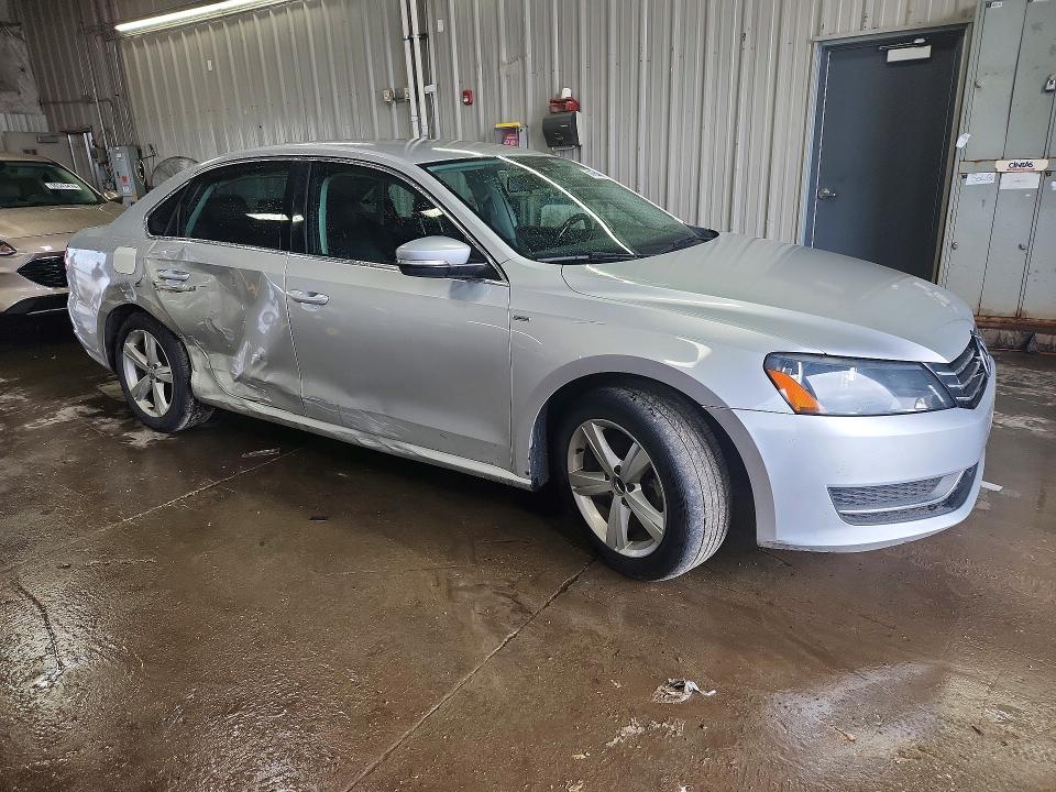 Photo 4 from auction – 2014 VOLKSWAGEN PASSAT with VIN 1VWAS7A34EC058518