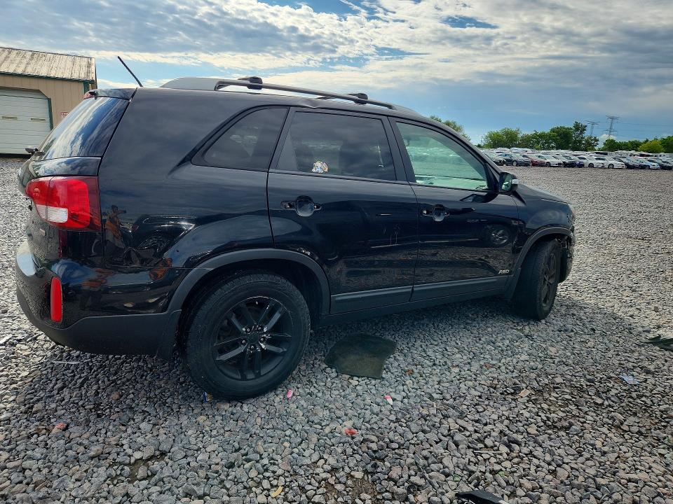 Photo 3 from auction – 2015 KIA SORENTO with VIN 5XYKTDA69FG582936