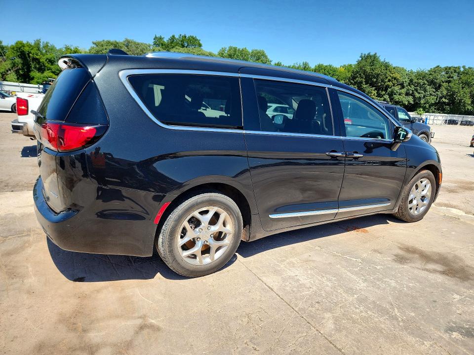 Photo 3 from auction – 2019 CHRYSLER PACIFICA with VIN 2C4RC1GG5KR628345