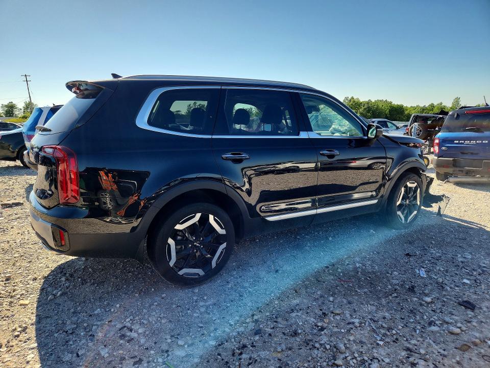 Photo 3 from auction – 2023 KIA TELLURIDE with VIN 5XYP6DGC0PG393717