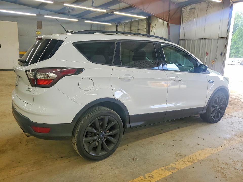 Photo 3 from auction – 2017 FORD ESCAPE with VIN 1FMCU0GD4HUA84172