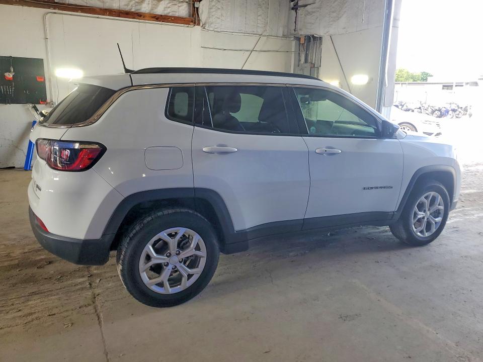 Photo 3 from auction – 2024 JEEP COMPASS with VIN 3C4NJDBN9RT104179