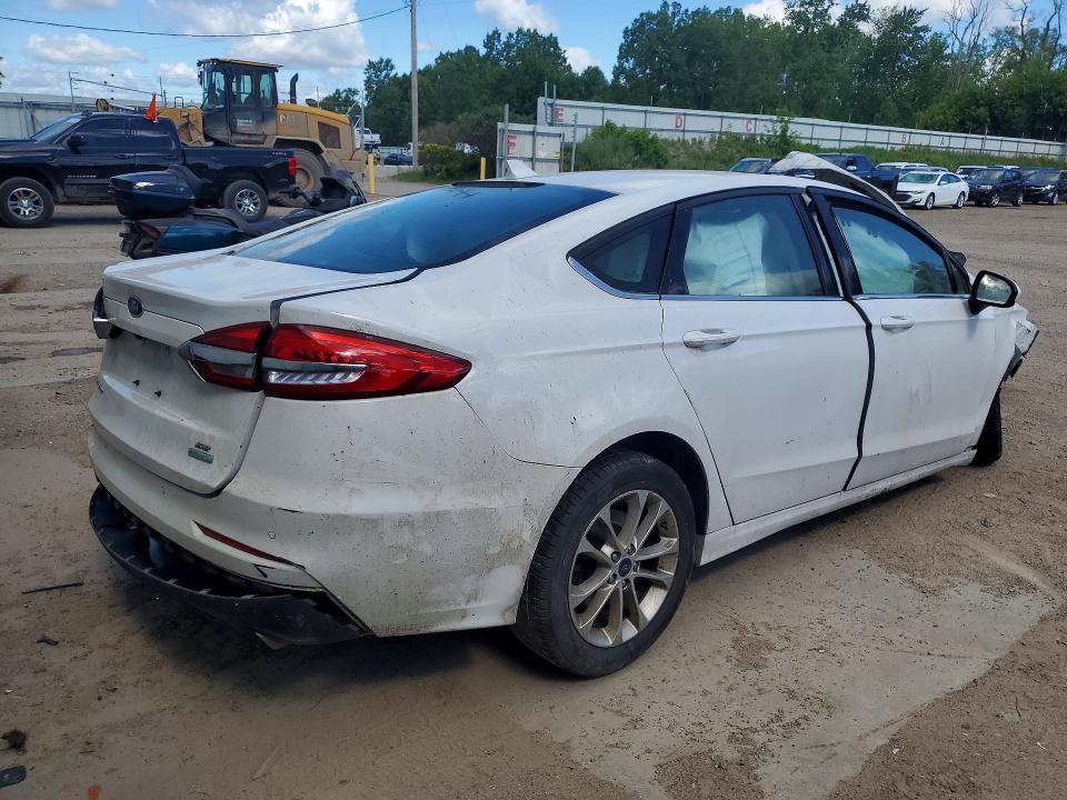 Photo 3 from auction – 2019 FORD FUSION with VIN 3FA6P0HD3KR258809