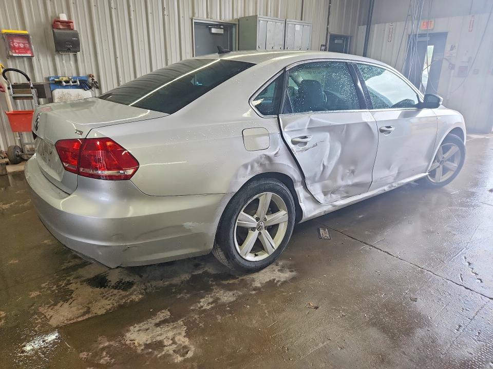 Photo 3 from auction – 2014 VOLKSWAGEN PASSAT with VIN 1VWAS7A34EC058518