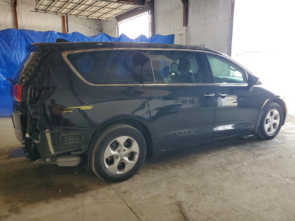 Photo 3 from auction – 2018 CHRYSLER PACIFICA with VIN 2C4RC1H77JR126997