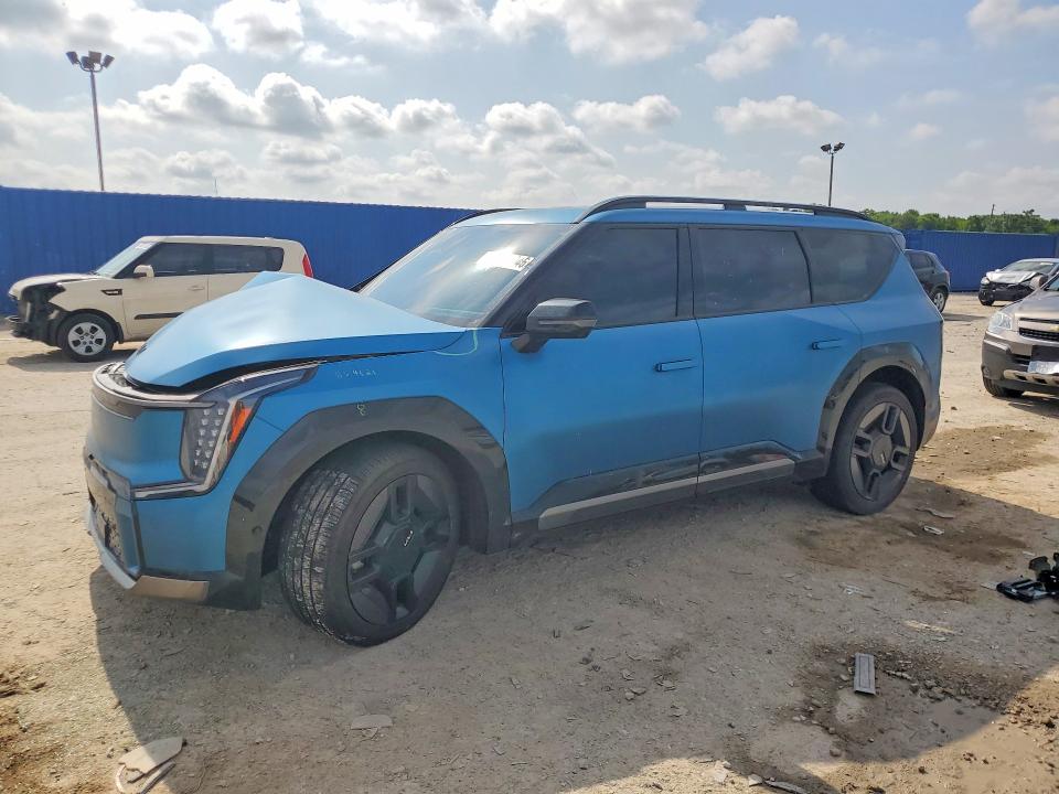 KIA EV9 2024 with VIN KNDAEFS53R6020058 - Photo from auction