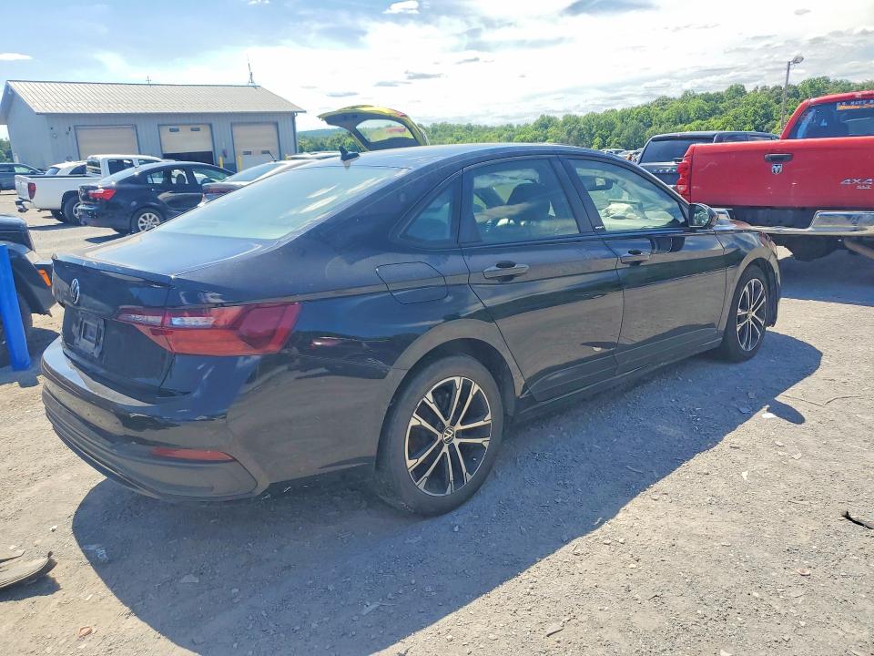 Photo 3 from auction – 2024 VOLKSWAGEN JETTA with VIN 3VWBM7BU1RM008928