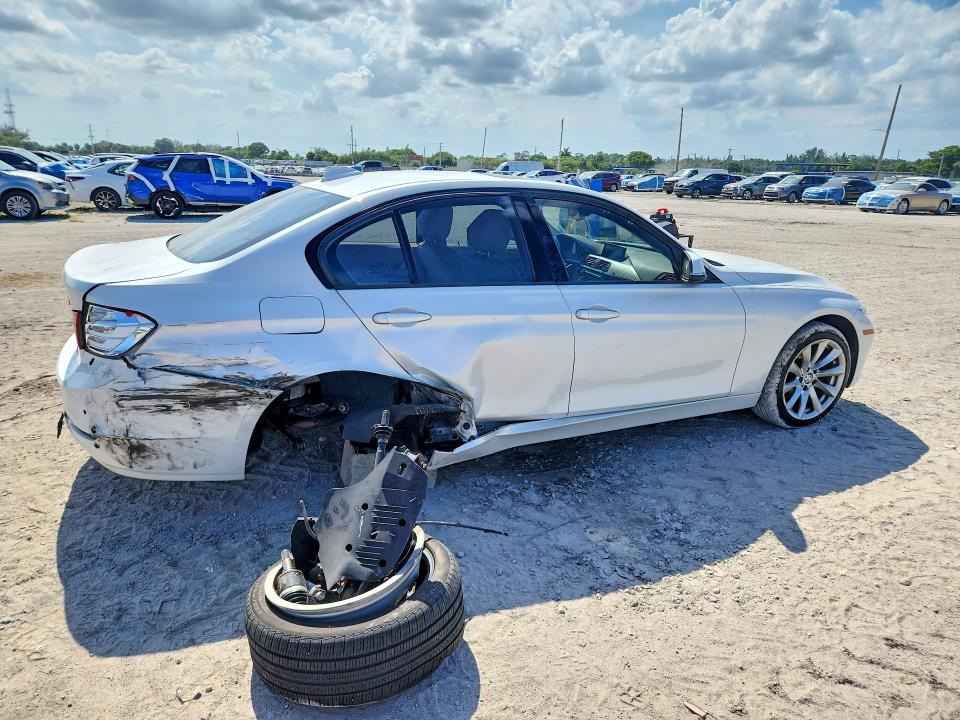 Photo 3 from auction – 2013 BMW 328 with VIN WBA3B5C53DF591310