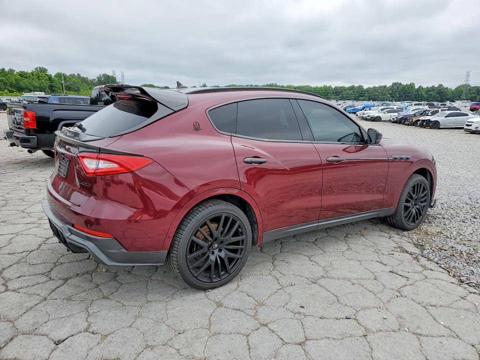 Photo 3 from auction – 2017 MASERATI LEVANTE with VIN ZN661YUS2HX253596