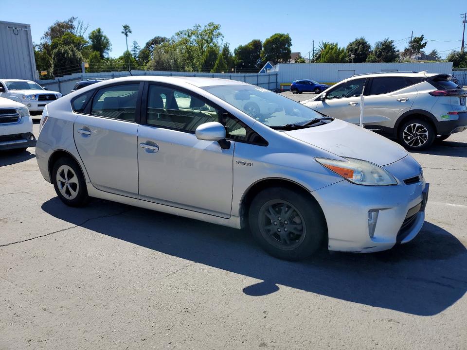 Photo 4 from auction – 2015 TOYOTA PRIUS with VIN JTDKN3DU7F0433817