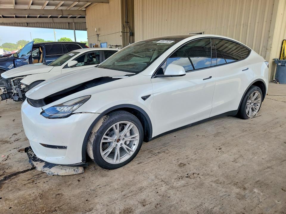 TESLA MODEL Y 2023 with VIN 7SAYGDEE6PA138521 - Photo from auction