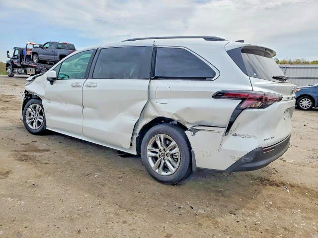 Photo 2 from auction – 2026 TOYOTA SIENNA with VIN 5TDYSKFC2TS251775