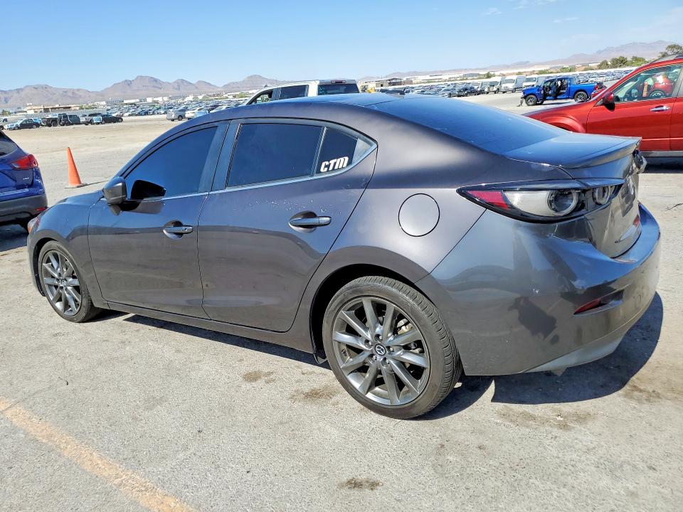 Снимка 2 от търг – 2018 MAZDA 3 с VIN 3MZBN1V32JM184260