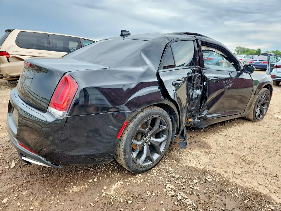 Foto 3 de la subasta – 2021 CHRYSLER 300 con VIN 2C3CCABG7MH545347