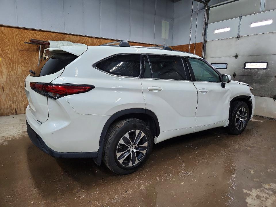 Photo 3 from auction – 2021 TOYOTA HIGHLANDER with VIN 5TDHZRBH2MS134785