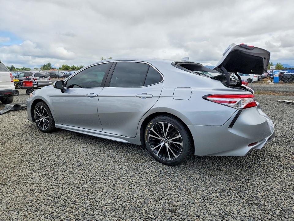 Photo 2 from auction – 2020 TOYOTA CAMRY with VIN 4T1G11AK2LU910923