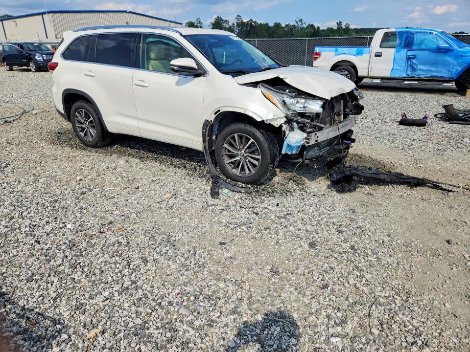 Foto 4 de la subasta – 2018 TOYOTA HIGHLANDER con VIN 5TDKZRFH5JS538174