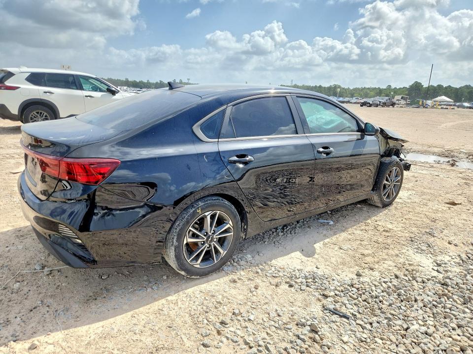 Photo 3 from auction – 2022 KIA FORTE with VIN 3KPF24ADXNE433112