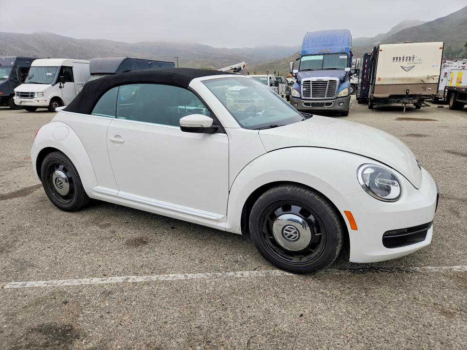 Photo 4 from auction – 2013 VOLKSWAGEN BEETLE with VIN 3VW5P7AT5DM822649