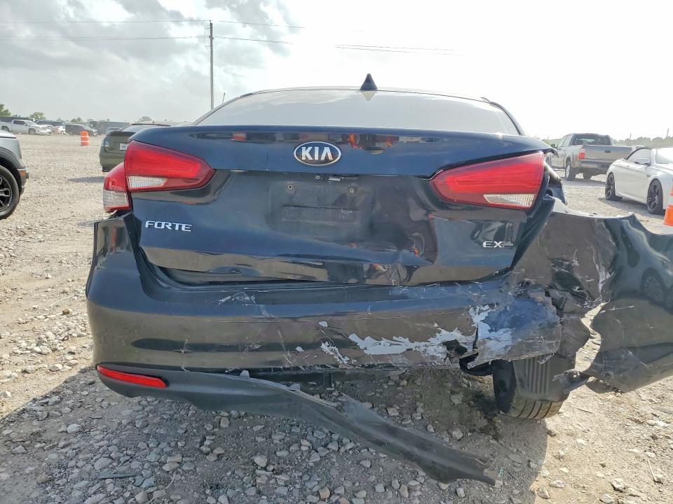 Foto 6 de la subasta – 2017 KIA FORTE con VIN 3KPFL4A86HE118652