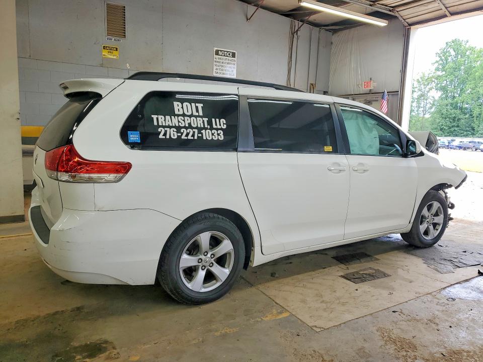 Photo 3 from auction – 2011 TOYOTA SIENNA with VIN 5TDKK3DC4BS012323