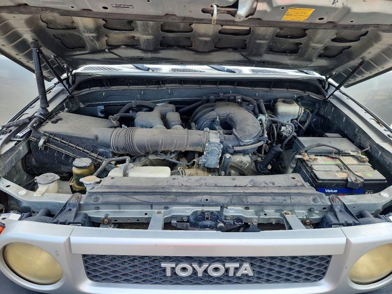 Photo 12 from auction – 2010 TOYOTA FJ CRUISER with VIN JTEZU4BF4AK008656