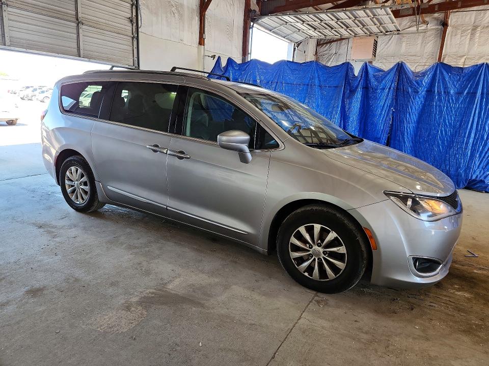 Photo 4 from auction – 2018 CHRYSLER PACIFICA with VIN 2C4RC1BG1JR120492