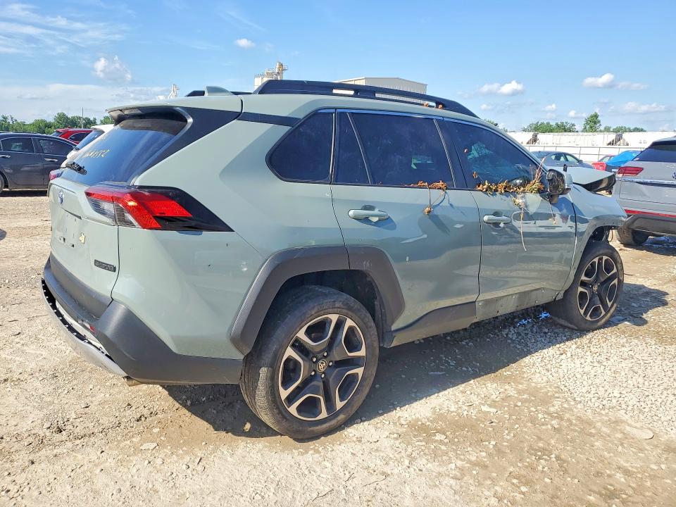 Photo 3 from auction – 2021 TOYOTA RAV4 with VIN 2T3J1RFV2MW178552