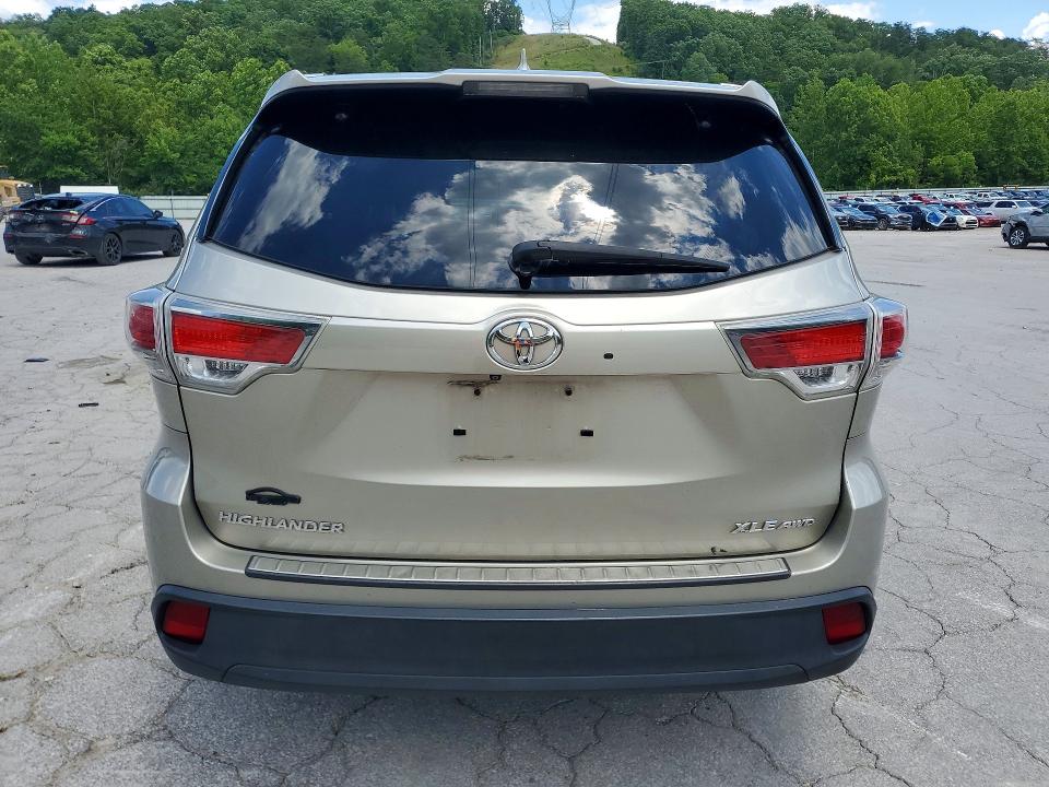Photo 6 from auction – 2015 TOYOTA HIGHLANDER with VIN 5TDJKRFHXFS142975