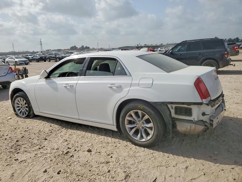 Photo 2 from auction – 2022 CHRYSLER 200 CONVERTIBLE with VIN 2C3CCAAG8NH209953