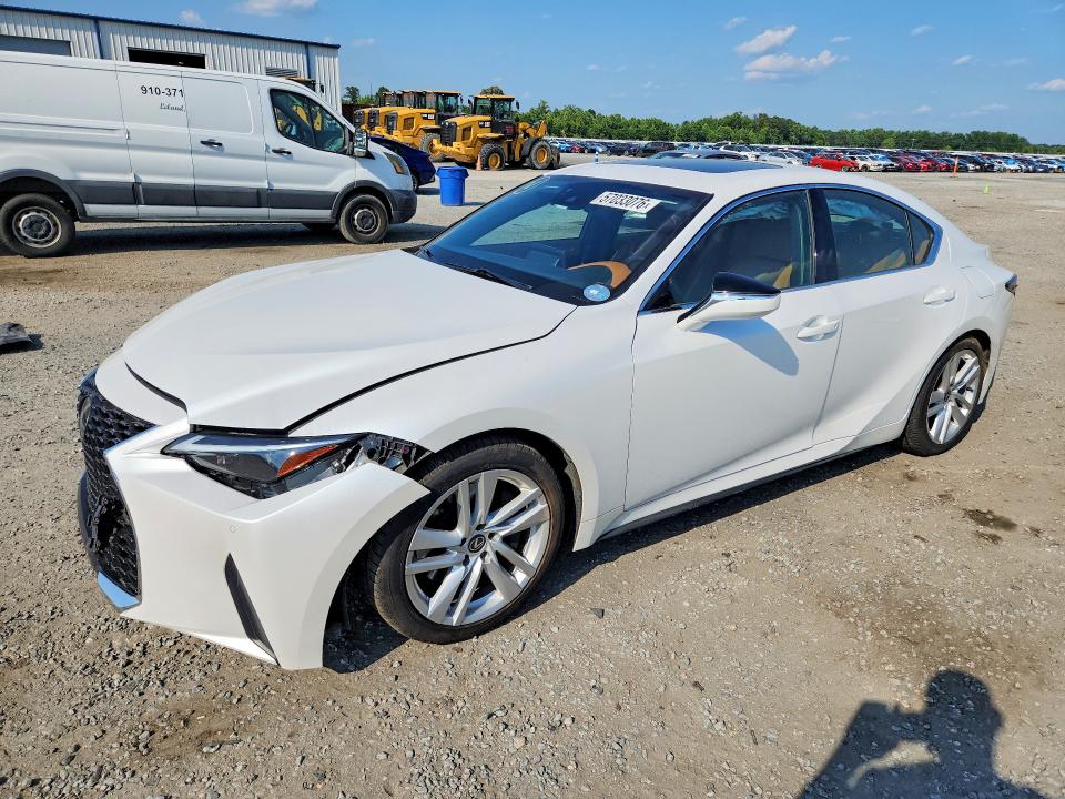 LEXUS IS 2023 с VIN JTHCA1D20P5127080 - Снимка от търг