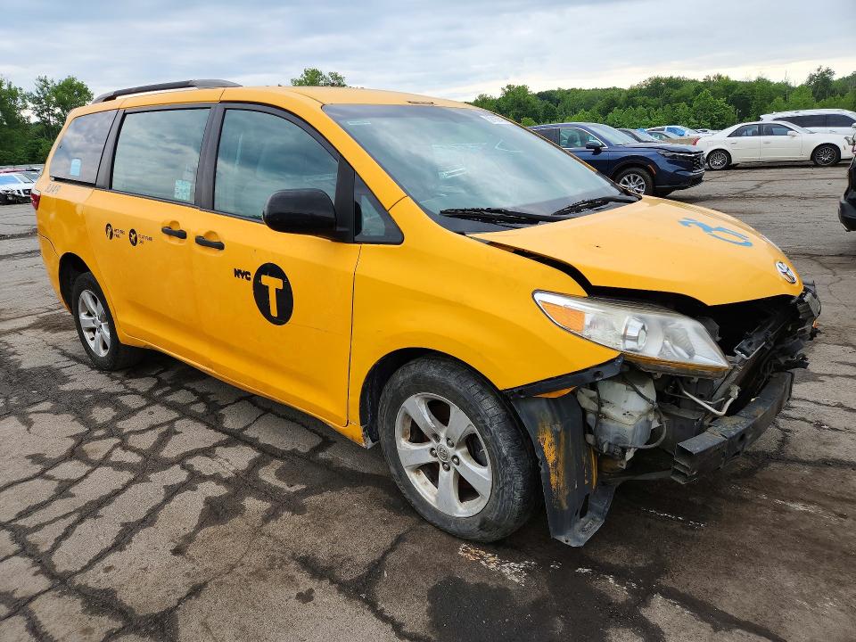 Photo 4 from auction – 2016 TOYOTA SIENNA with VIN 5TDKK3DC6GS763284