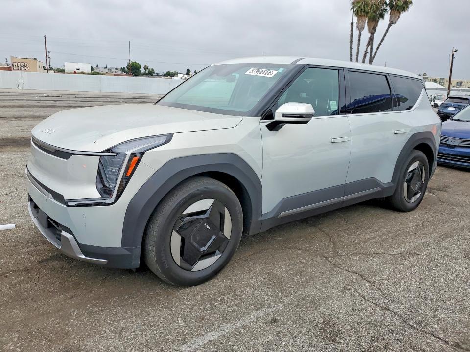 KIA EV9 2024 with VIN KNDAB5S18R6023375 - Photo from auction