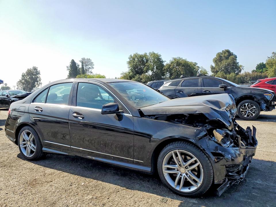 Photo 4 from auction – 2012 MERCEDES-BENZ C with VIN WDDGF8BB8CR226237