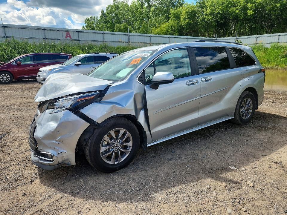 TOYOTA SIENNA 2023 with VIN 5TDYSKFCXPS106697 - Photo from auction