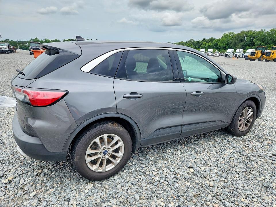 Photo 3 from auction – 2021 FORD ESCAPE with VIN 1FMCU0G6XMUA20598