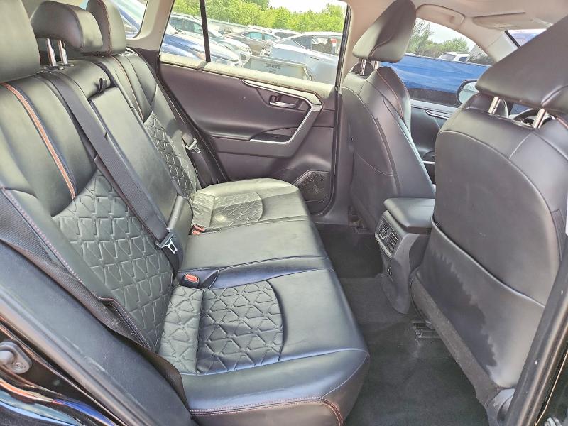 Photo 11 from auction – 2019 TOYOTA RAV4 with VIN 2T3J1RFV7KW044181