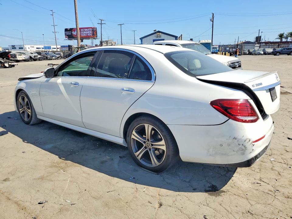 Photo 2 from auction – 2017 MERCEDES-BENZ E with VIN WDDZF4JB5HA285657