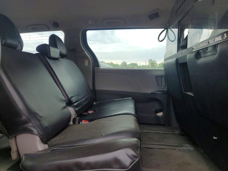 Photo 11 from auction – 2016 TOYOTA SIENNA with VIN 5TDZK3DC1GS754152
