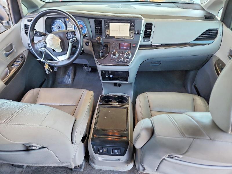 Photo 8 from auction – 2018 TOYOTA SIENNA with VIN 5TDYZ3DC0JS932776