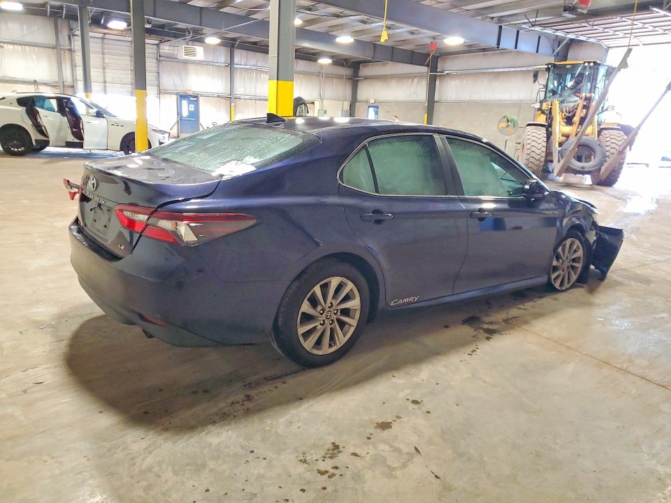 Photo 3 from auction – 2022 TOYOTA CAMRY with VIN 4T1C11AK7NU652187