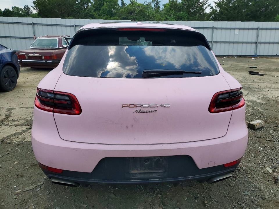 Photo 6 from auction – 2018 PORSCHE MACAN with VIN WP1AA2A54JLB24357