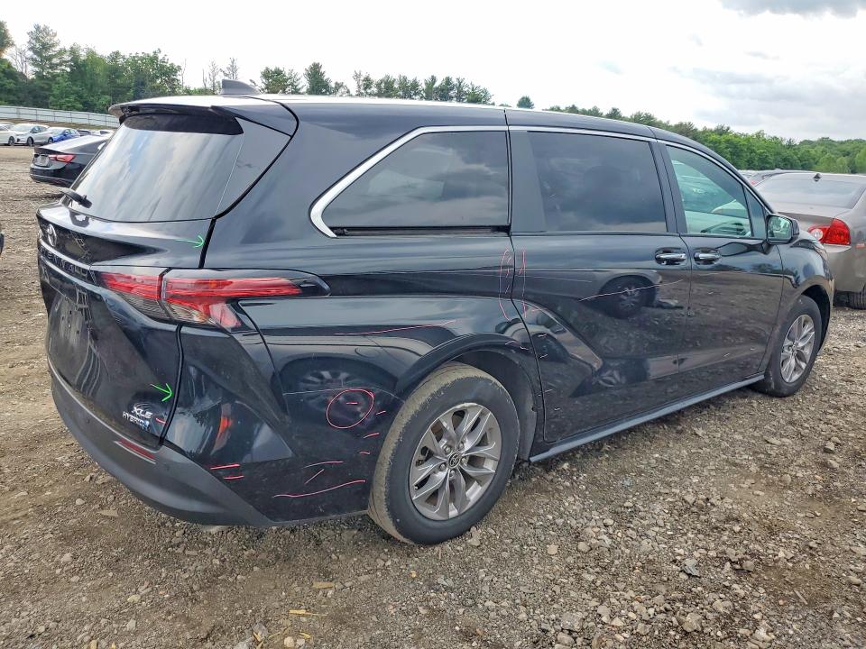 Photo 3 from auction – 2022 TOYOTA SIENNA with VIN 5TDYRKEC1NS098760