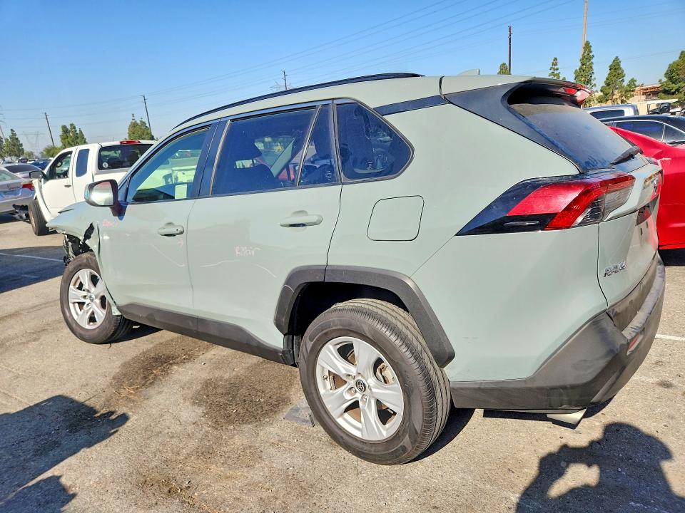 Photo 2 from auction – 2019 TOYOTA RAV4 with VIN JTMP1RFV7KD046102