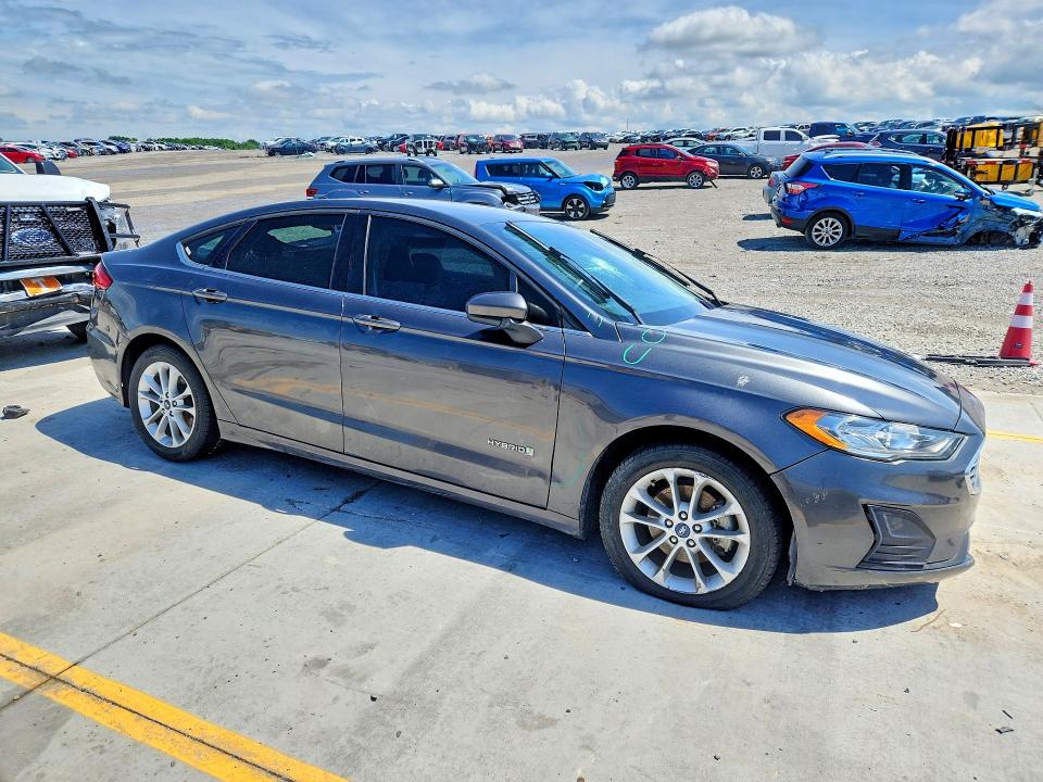 Photo 4 from auction – 2019 FORD FUSION with VIN 3FA6P0LU0KR261805