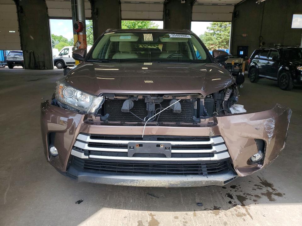 Photo 5 from auction – 2017 TOYOTA HIGHLANDER with VIN 5TDJZRFH0HS376783