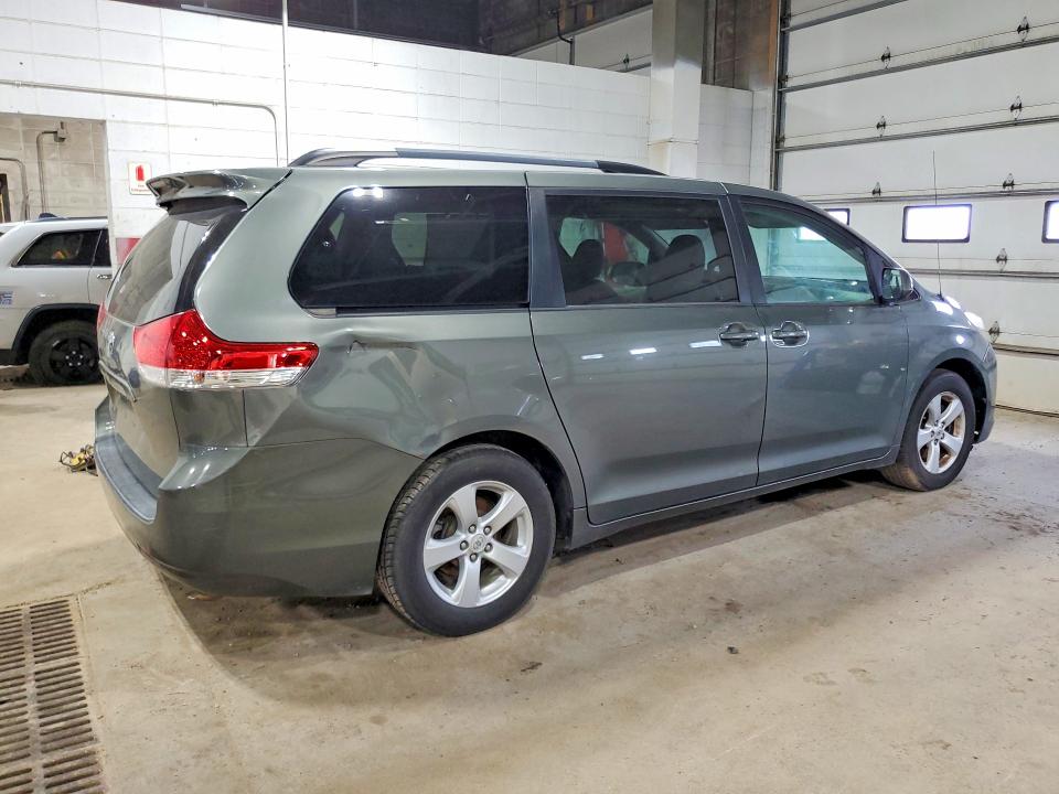 Photo 3 from auction – 2012 TOYOTA SIENNA with VIN 5TDKK3DC2CS192953