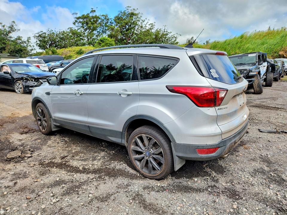 Photo 2 from auction – 2019 FORD ESCAPE with VIN 1FMCU9GD3KUA07532