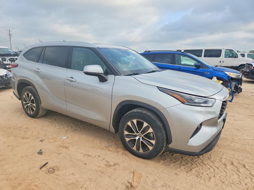 Photo 4 from auction – 2021 TOYOTA HIGHLANDER with VIN 5TDGZRAH5MS520646